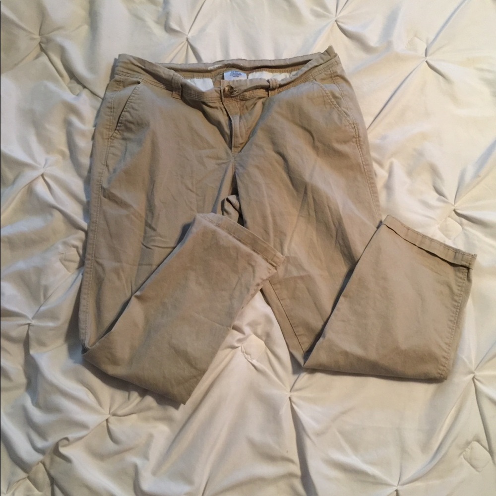 Khaki cropped pants